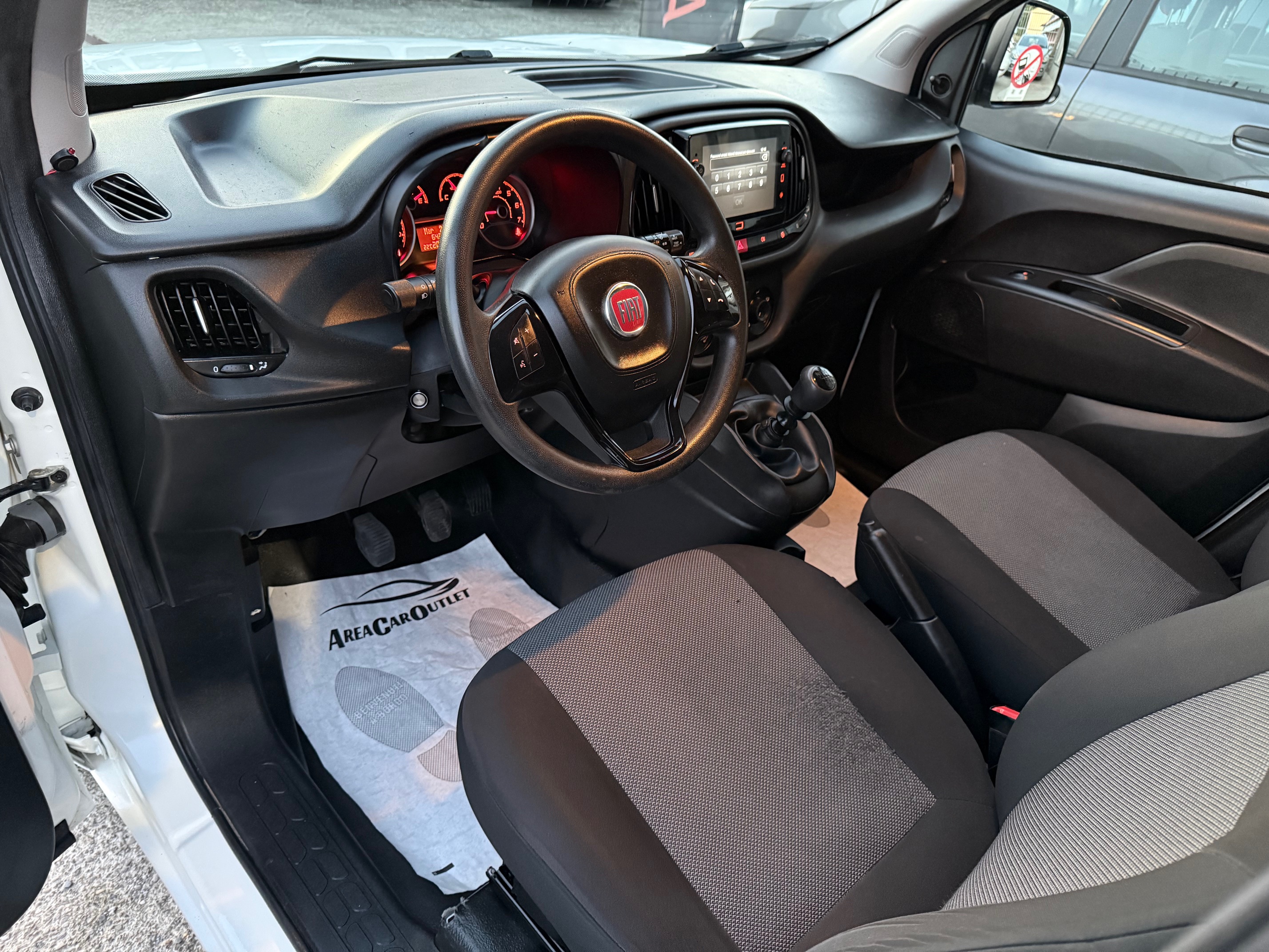 https://areatruckself.s3.amazonaws.com/uploads/car_image/image/4509/IMG_2781__1_.jpg