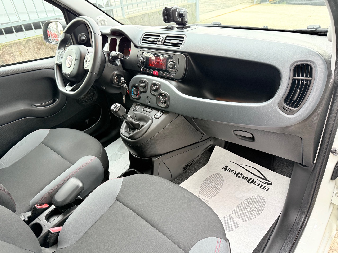 https://areatruckself.s3.amazonaws.com/uploads/car_image/image/5061/IMG_8727__1_.jpg